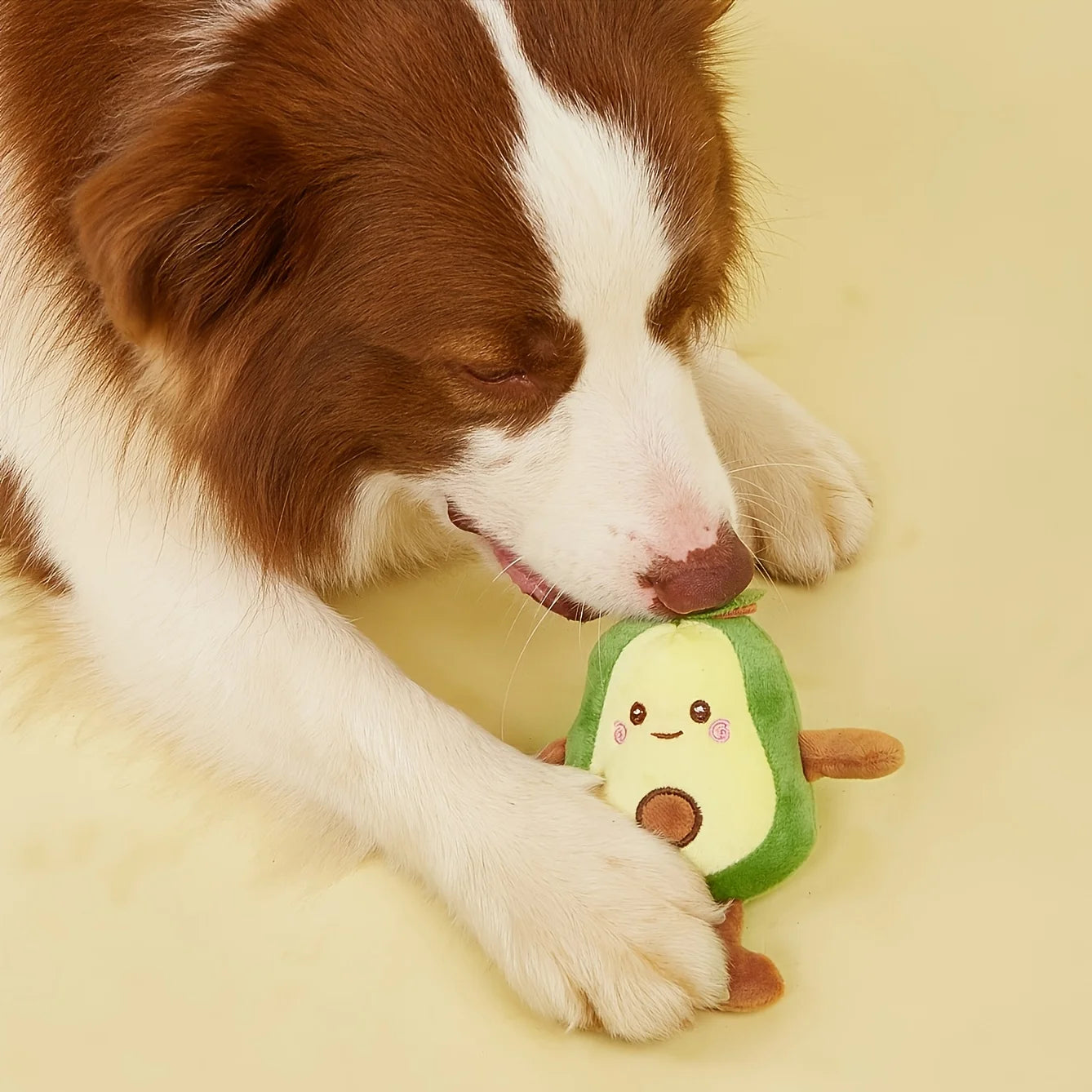1 juguete de peluche para mascotas con forma de aguacate de dibujos animados, para que los perros interactuen y jueguen en la vida diaria